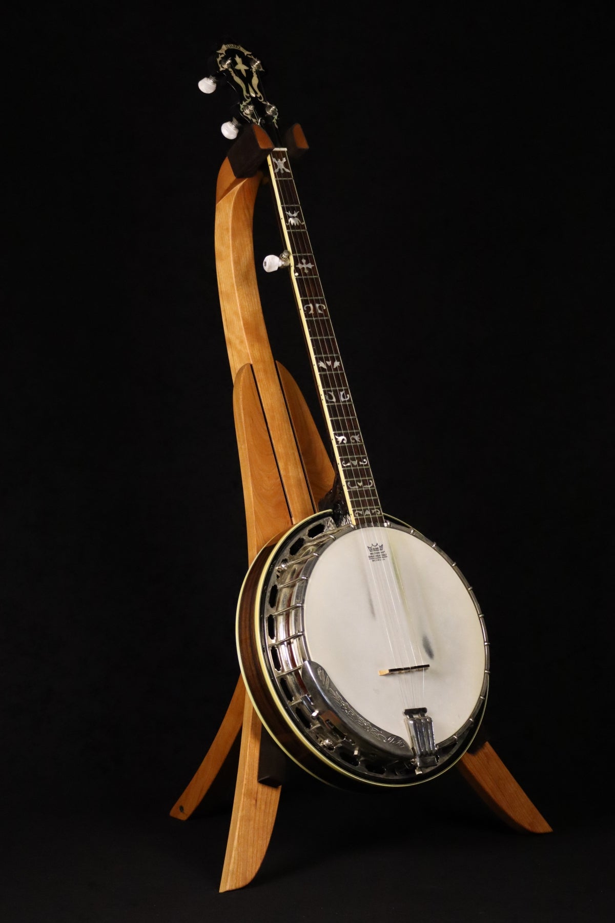 Folding cherry wood banjo floor stand full front image with Alvarez banjo