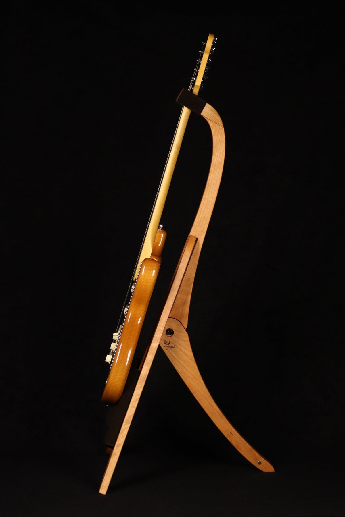 Folding cherry wood guitar floor stand full side image with Fender guitar