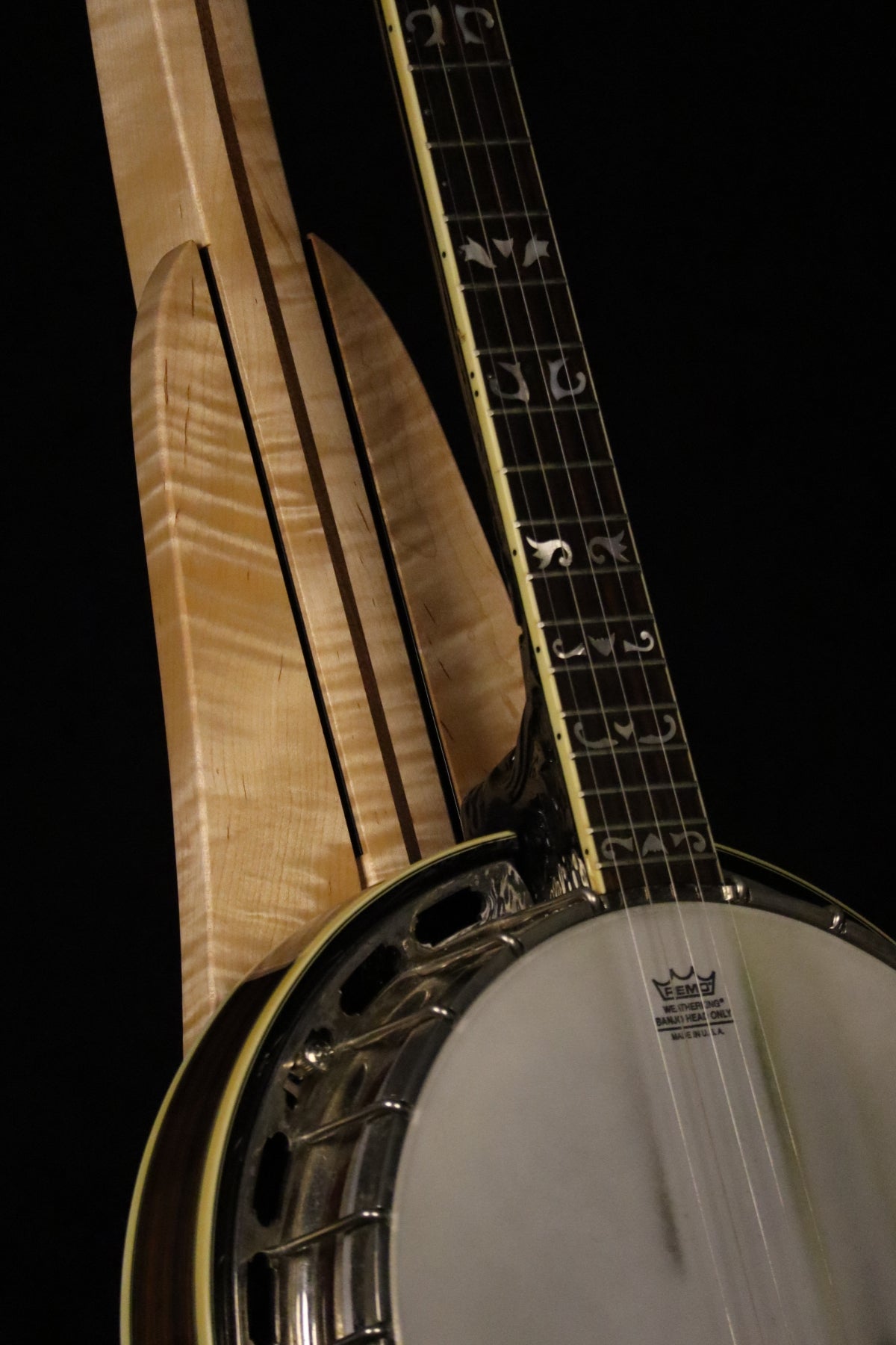 Folding curly maple and walnut wood banjo floor stand closeup front image with Alvarez banjo