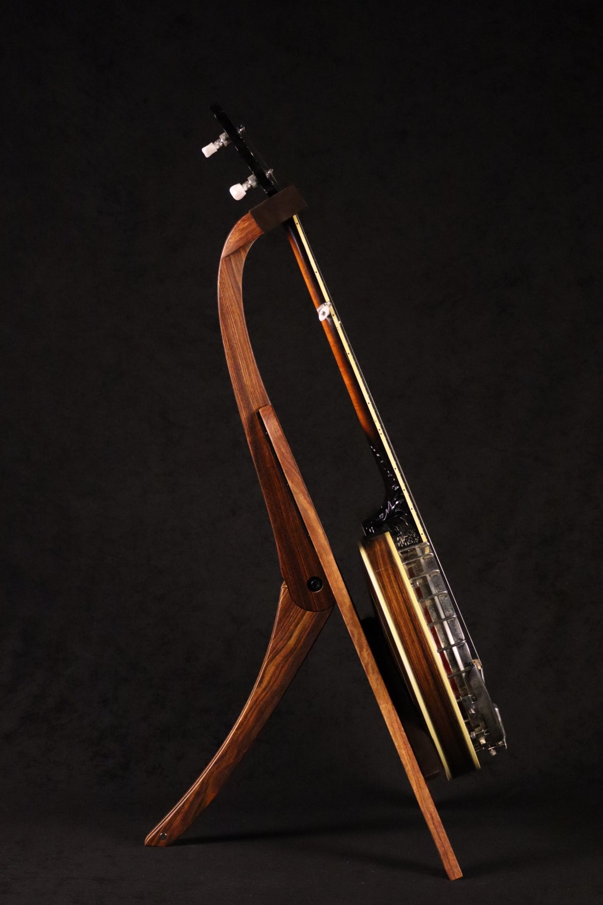 Folding chechen Caribbean rosewood and curly maple wood banjo floor stand full side image with Alvarez banjo