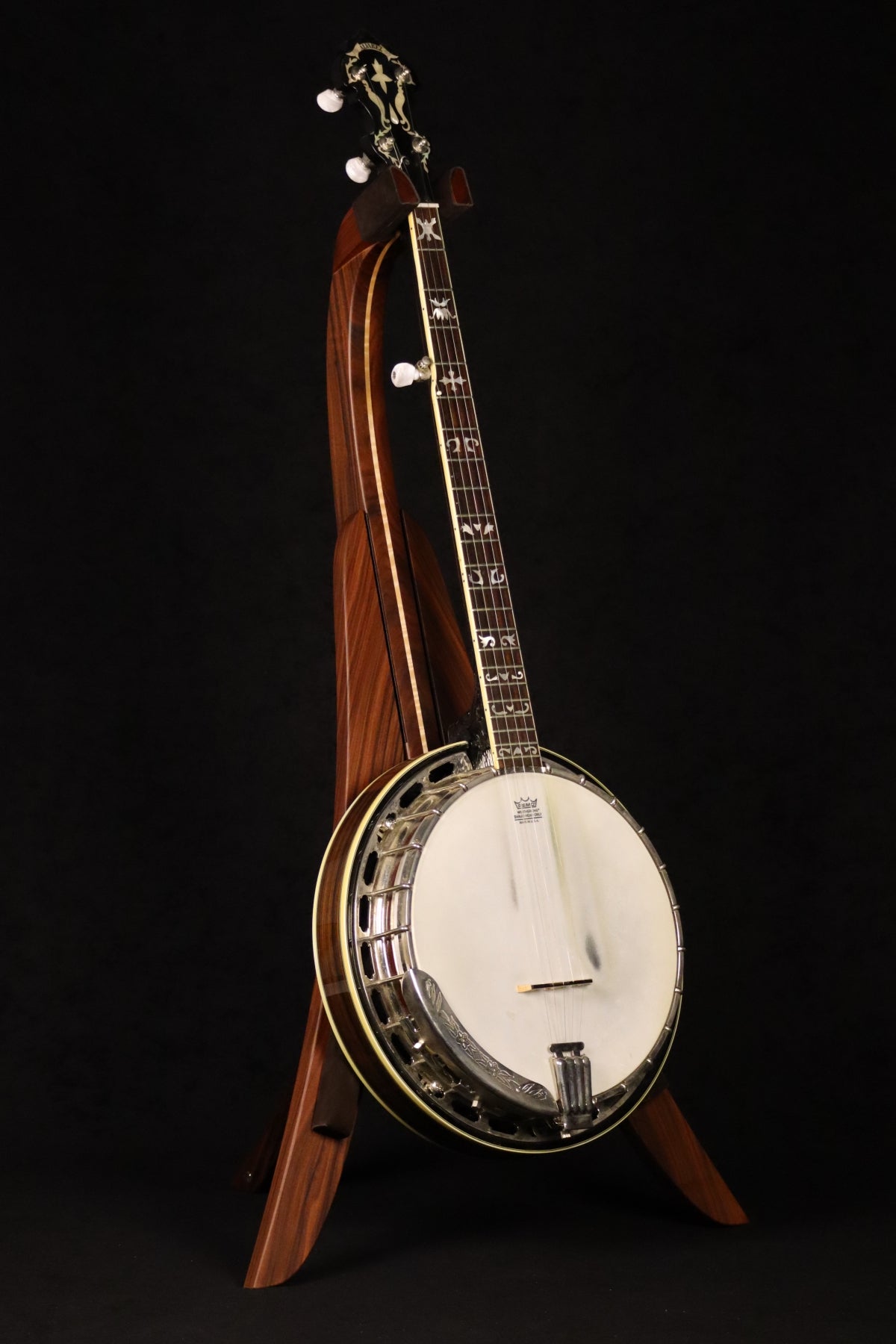 Folding morado Bolivian rosewood pau fero and curly maple wood banjo floor stand full front image with Alvarez banjo