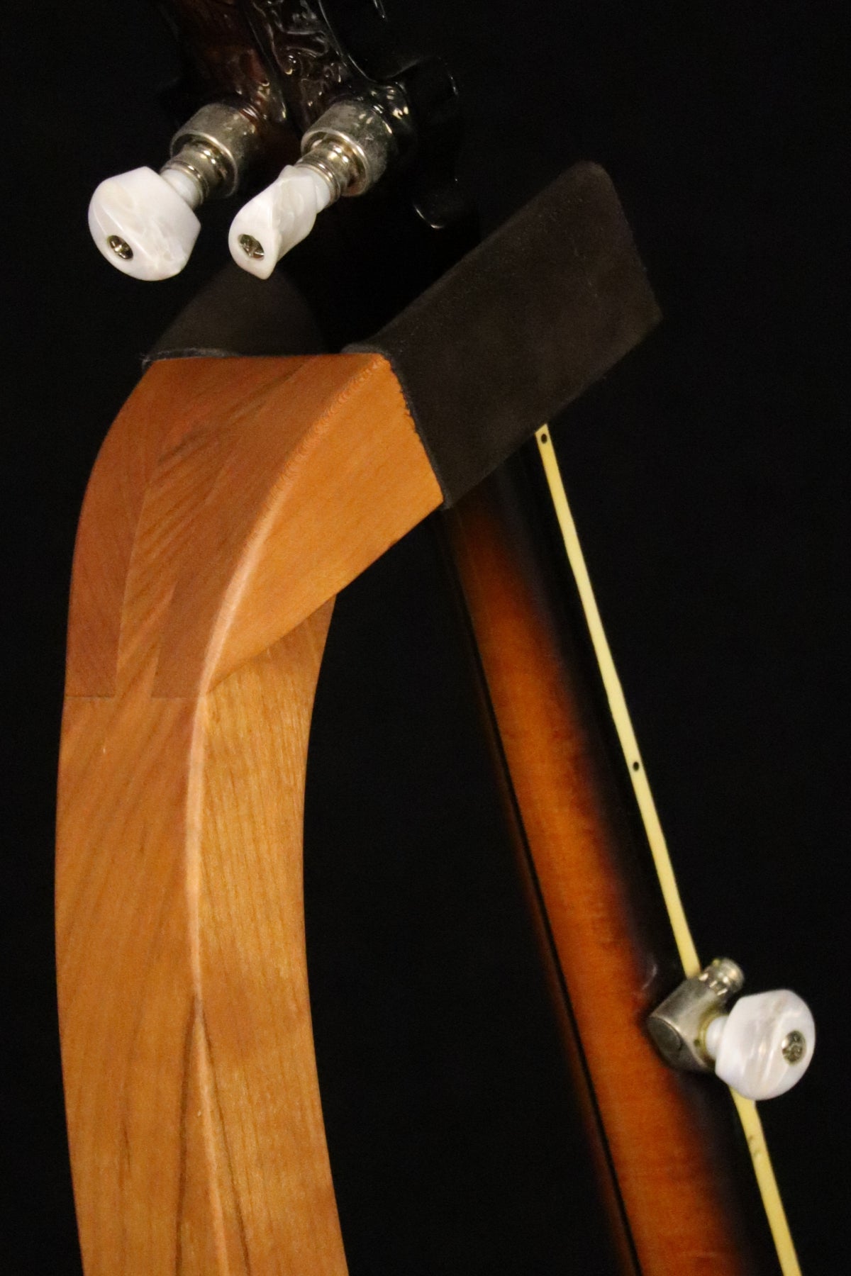Folding cherry wood banjo floor stand yoke detail image with Alvarez banjo