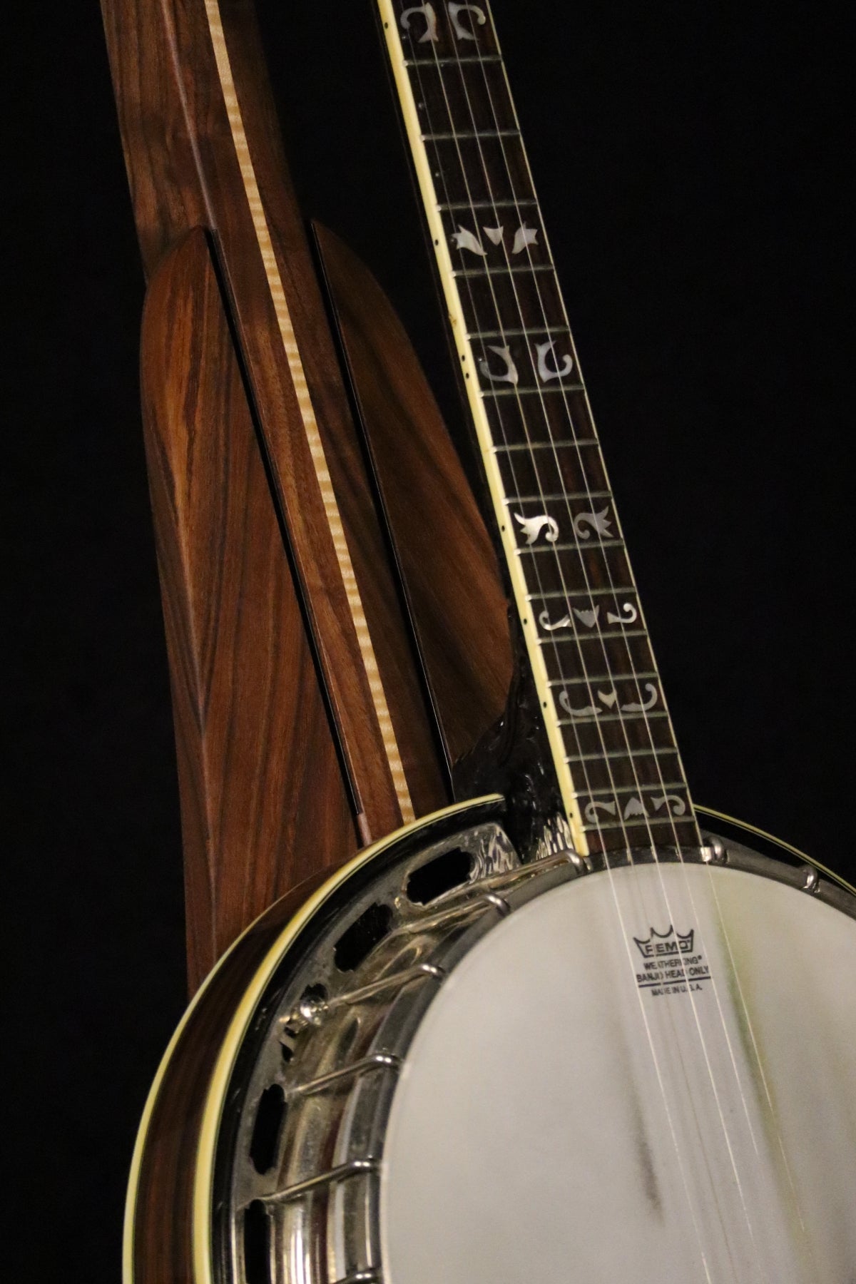 Folding walnut and curly maple wood banjo floor stand closeup front image with Alvarez banjo